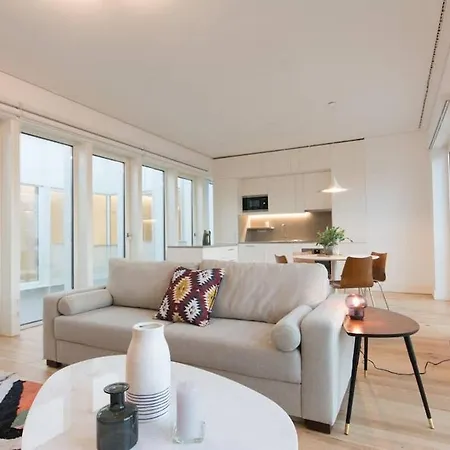 Wave Of Light In By Innkeeper *