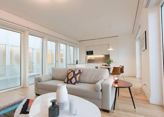 Wave Of Light In By Innkeeper *